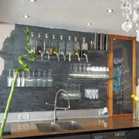 Weincafe Korkenzieher Otel Briedel